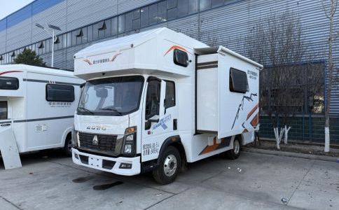 重汽豪沃侧拓展房车 27.98万现车一辆