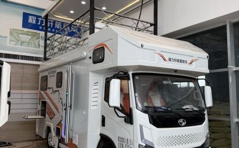 上汽跃进H500升顶房车