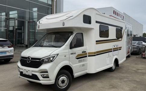 凯马纵床布局房车 13.98万