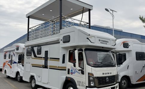 重汽豪沃升顶房车 31.98万